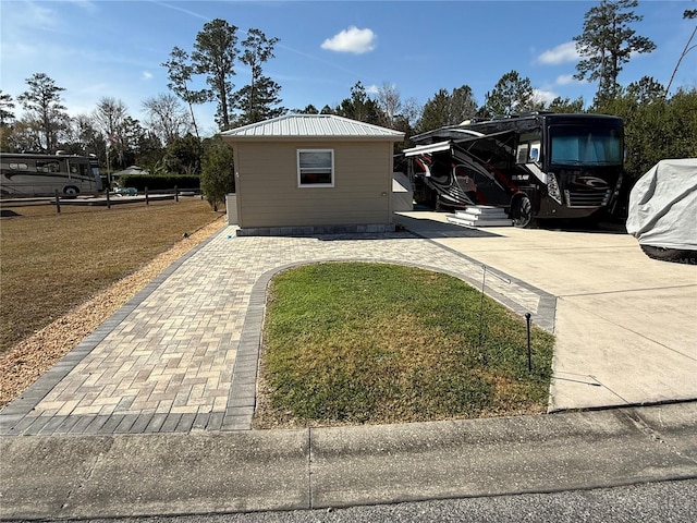 Listing photo 2 for 10285 NE 28th Loop, Silver Springs FL 34488