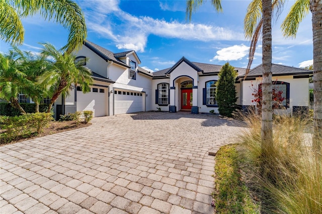 view of front facade featuring a garage