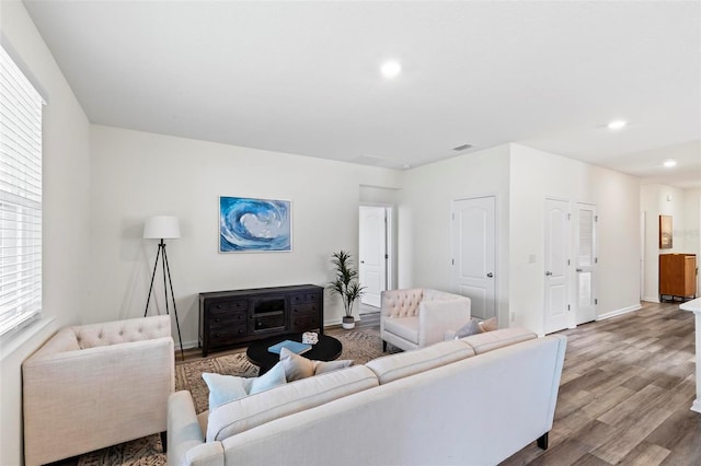 living room featuring recessed lighting, wood finished floors, and baseboards