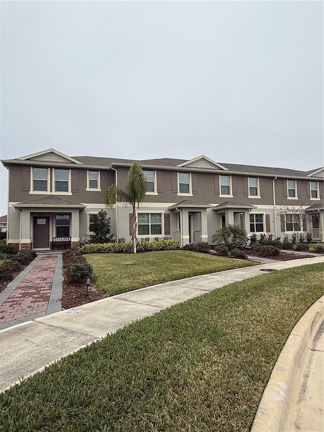 view of front of home with a front lawn