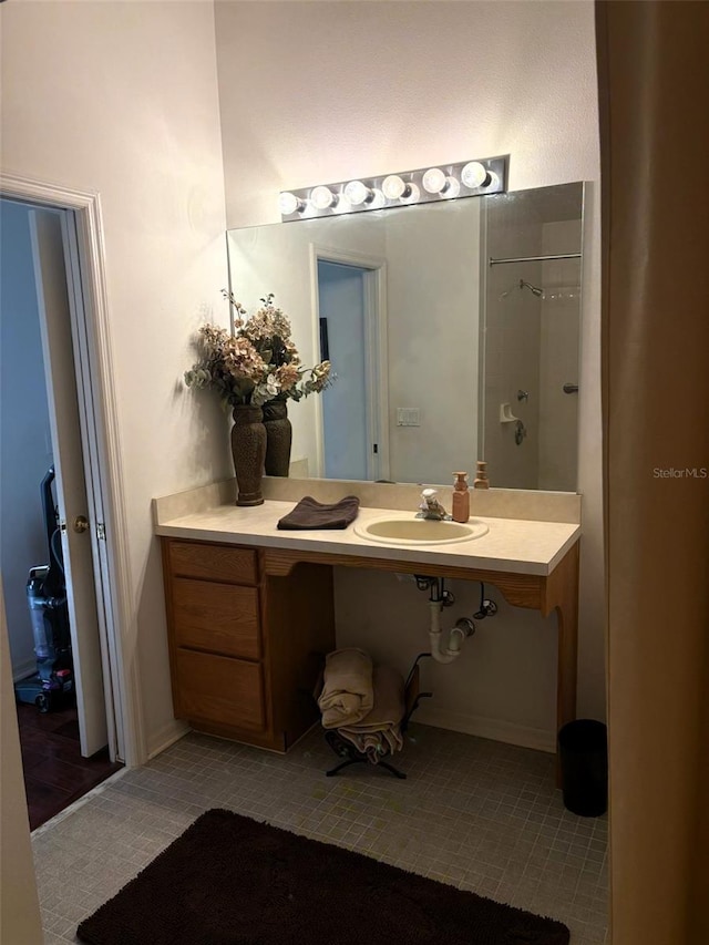 bathroom featuring sink