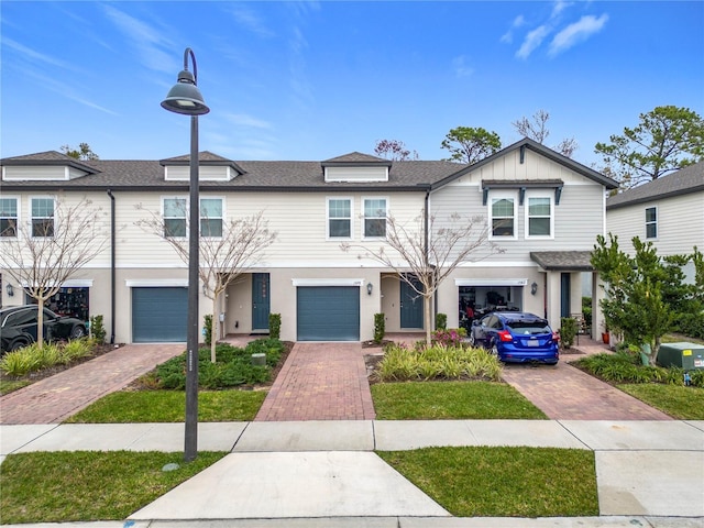 townhome / multi-family property featuring a garage