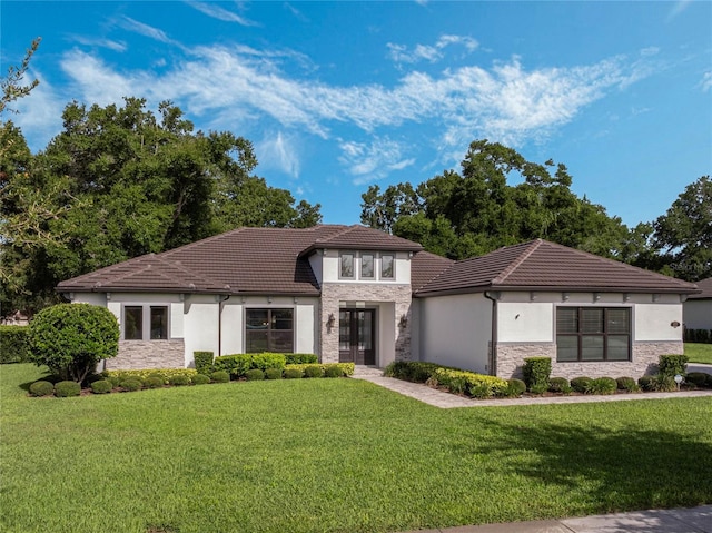 prairie-style home with a front yard