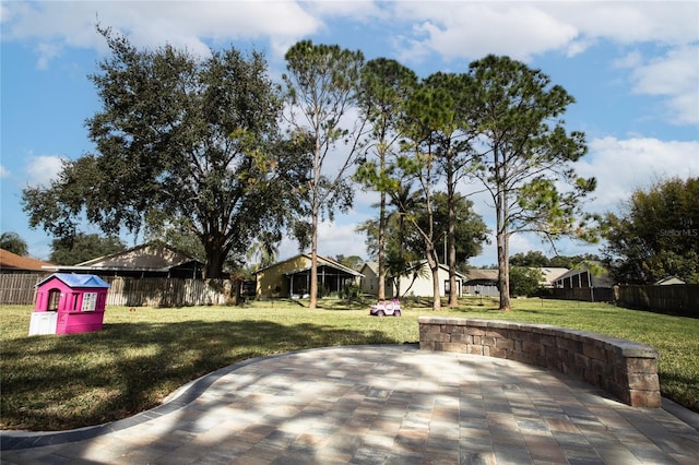 view of yard featuring a patio