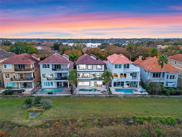 view of aerial view at dusk