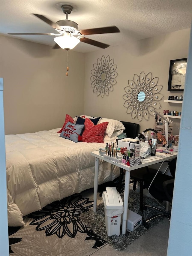 bedroom featuring ceiling fan and a textured ceiling