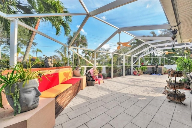 view of patio with a lanai, outdoor lounge area, and ceiling fan