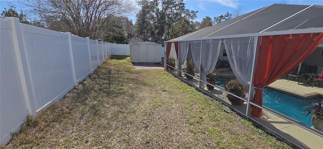 view of yard featuring a storage unit