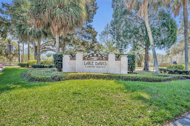 community / neighborhood sign with a lawn