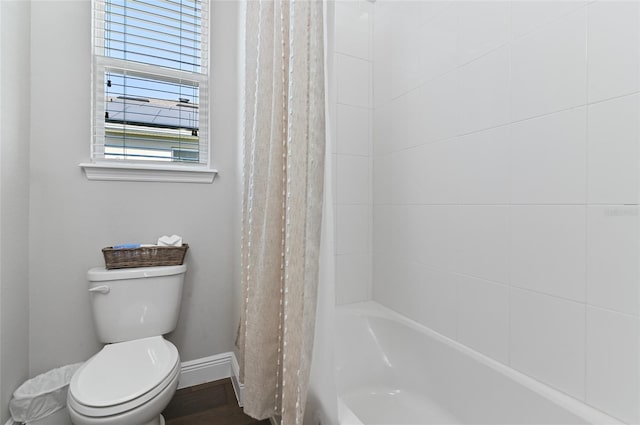 bathroom featuring toilet and shower / tub combo