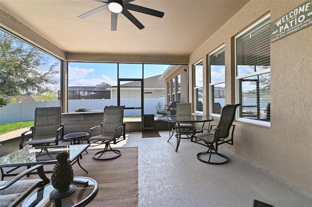 sunroom with ceiling fan