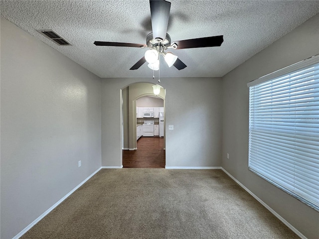 unfurnished room featuring carpet floors, a textured ceiling, and ceiling fan