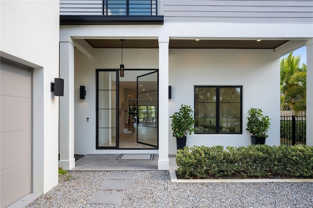 entrance to property featuring a balcony