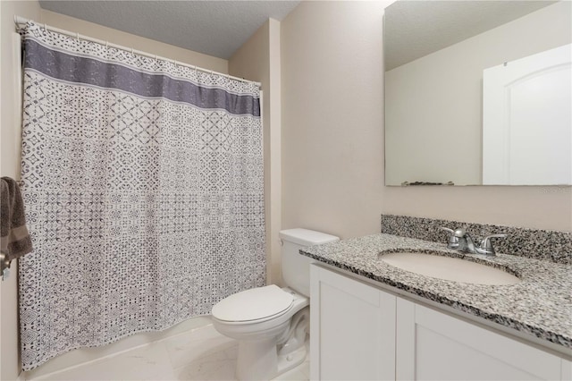 bathroom featuring a shower with curtain, vanity, toilet, and a textured ceiling