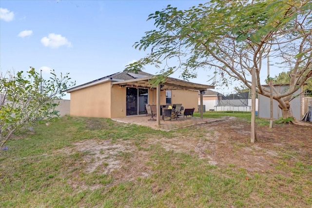 3337 Reedy Glen Dr, Kissimmee, FL 34758 - back of house with a lawn