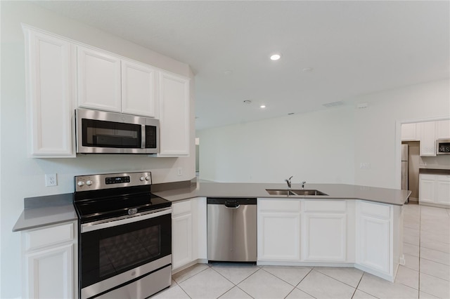 kitchen featuring sink, stainless steel appliances, kitchen peninsula, and white cabinets