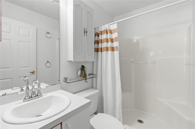 bathroom with vanity, curtained shower, and toilet