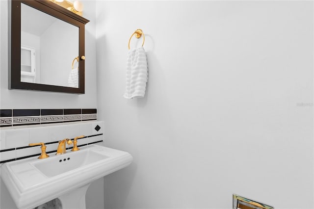 bathroom with sink and backsplash