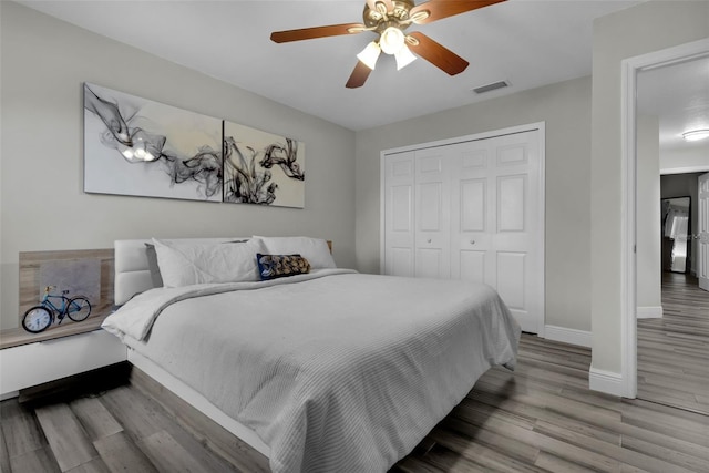 bedroom featuring light hardwood / wood-style flooring, a closet, and ceiling fan