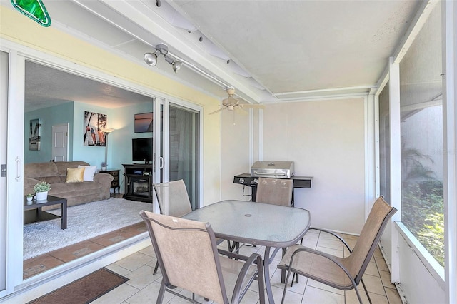 sunroom / solarium with ceiling fan