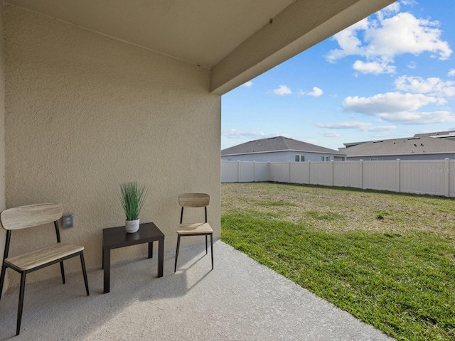 view of yard featuring a patio area