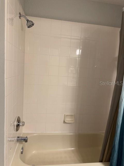 bathroom featuring shower / tub combo