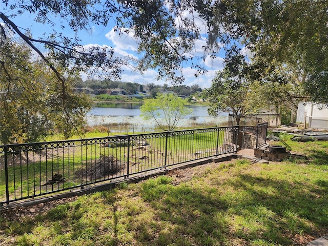 view of yard featuring a water view