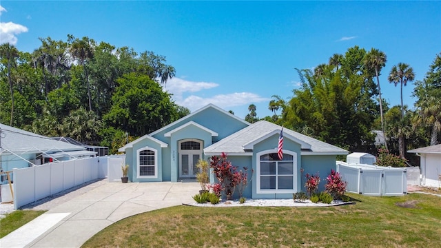 view of front of property with a front yard