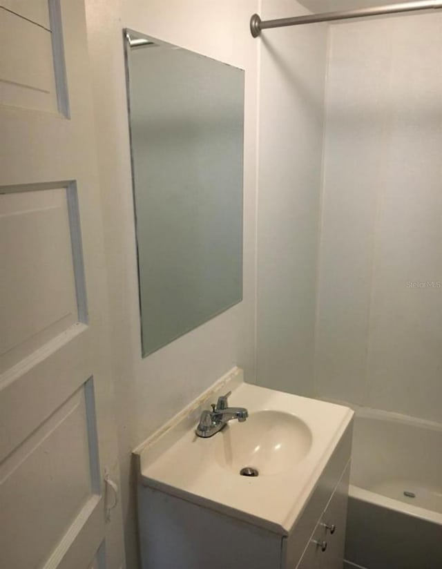 bathroom with vanity and bathing tub / shower combination