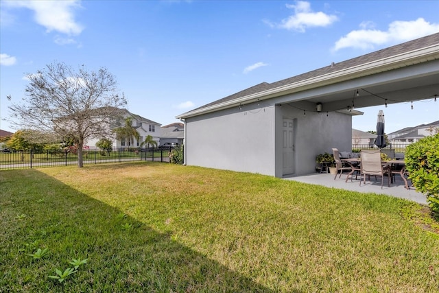 view of yard featuring a patio area