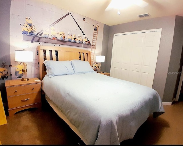 bedroom with ceiling fan and a closet