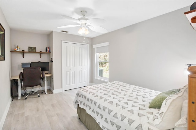 bedroom with ceiling fan, light wood-type flooring, and a closet