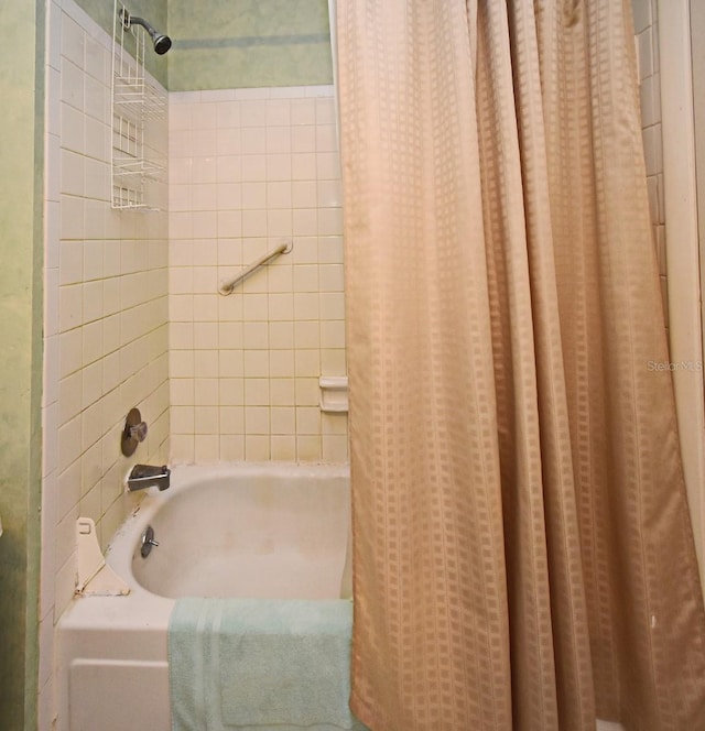 bathroom with shower / bath combo