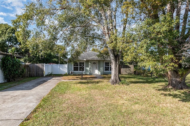 view of front of property with a front yard