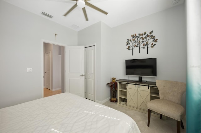 bedroom with ceiling fan