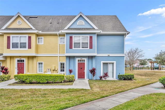 view of front of property with a front yard