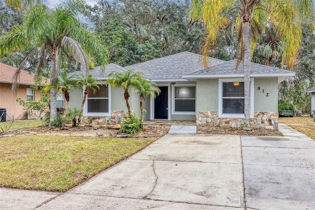 single story home with a front yard