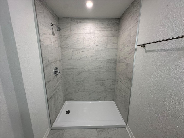 bathroom featuring tiled shower