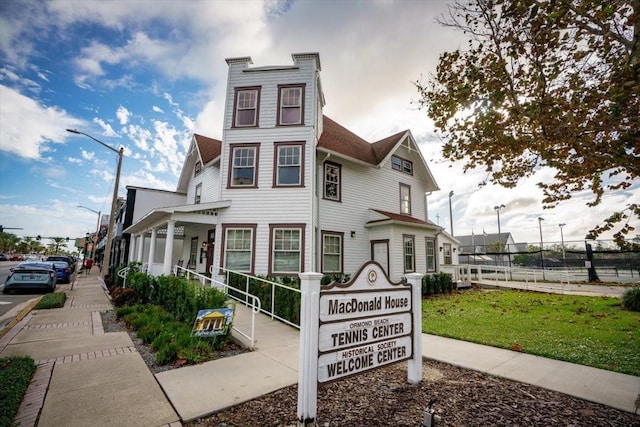 view of front of house with fence