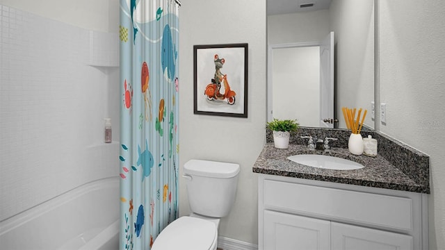 8600 Bridgeport Bay Cir, Mount Dora, FL 32757 - full bathroom featuring vanity, toilet, and shower / bath combo with shower curtain