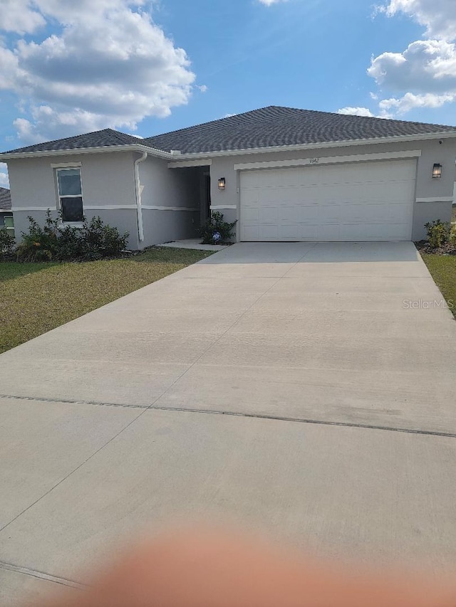 view of front of home featuring a garage and a front yard