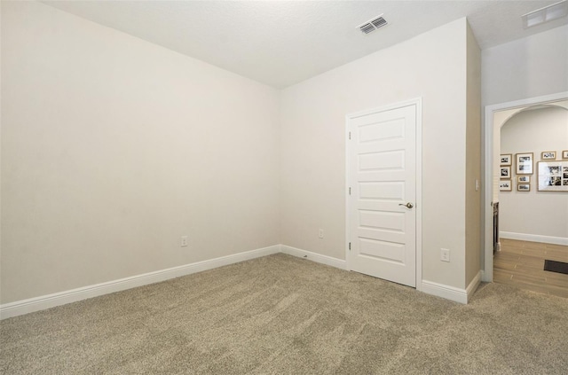 spare room featuring carpet floors