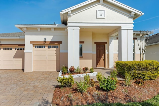 view of front facade featuring a garage