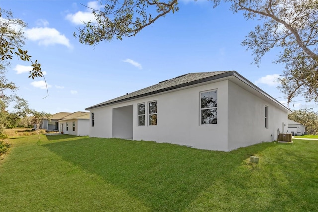 back of house featuring a lawn