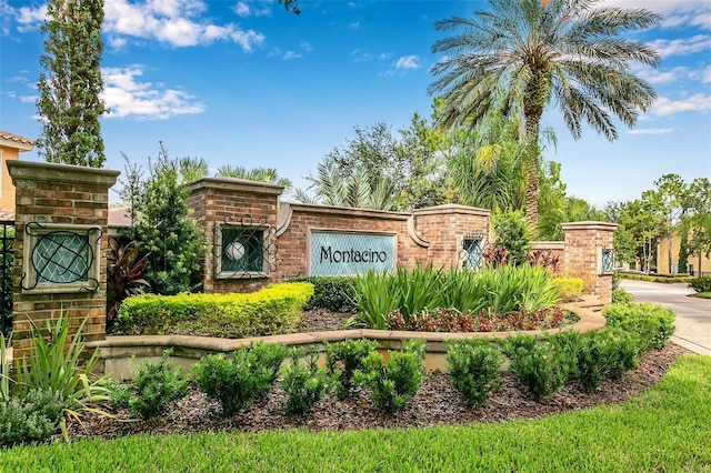 view of community / neighborhood sign