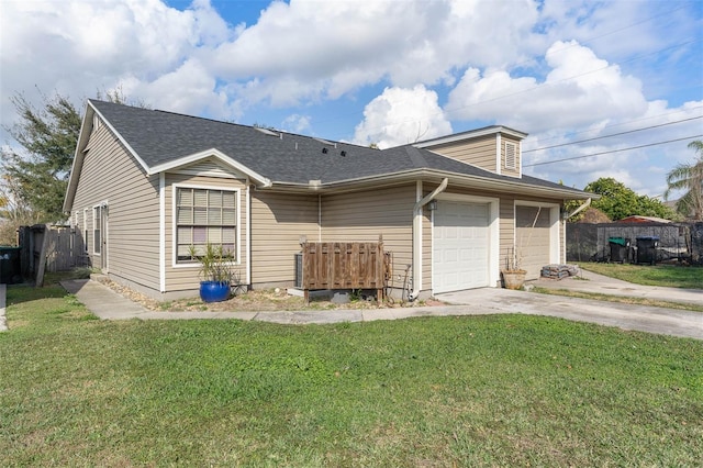 ranch-style home featuring a front lawn