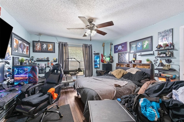 bedroom with hardwood / wood-style flooring, a textured ceiling, and ceiling fan