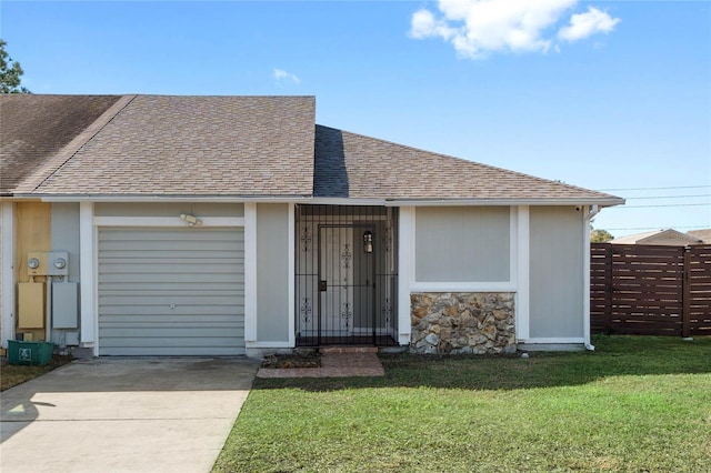 view of front of property featuring a garage and a front lawn