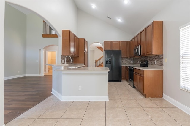 kitchen featuring sink, plenty of natural light, stainless steel appliances, and light tile patterned flooring