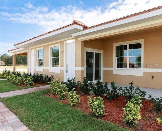 view of side of property featuring a yard